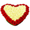 Сердце из 51 белой и красной розы