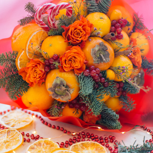 Новогодний букет с хурмой, мандаринами и апельсинами