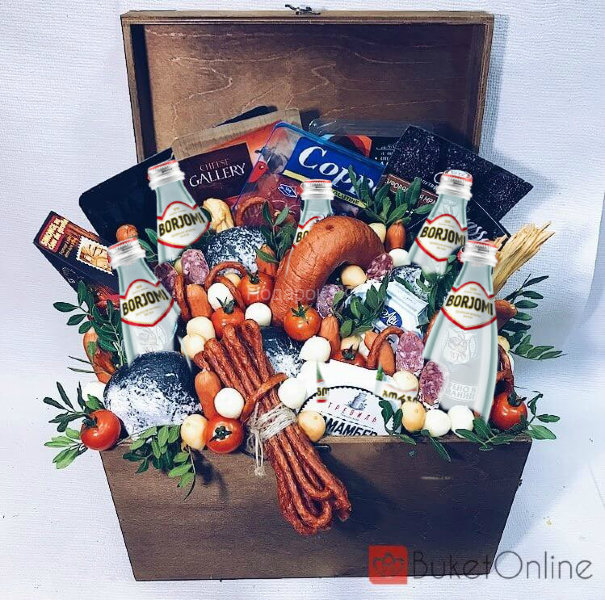 Подарочный набор для мужчин с колбасой и другими закусками