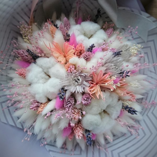 Букет из сухоцветов в кораллово-лиловых тонах "Фея"