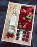 Подарочный набор с клубникой и розами