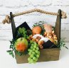 Подарочный набор с сырами, фруктами, орехами и шоколадом